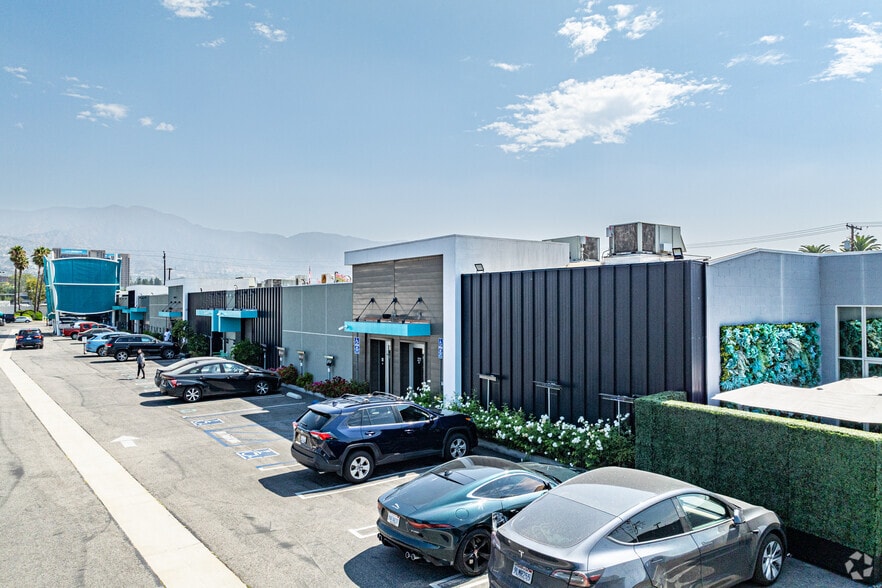 217-277 S Lake St, Burbank, CA for sale - Building Photo - Image 3 of 6
