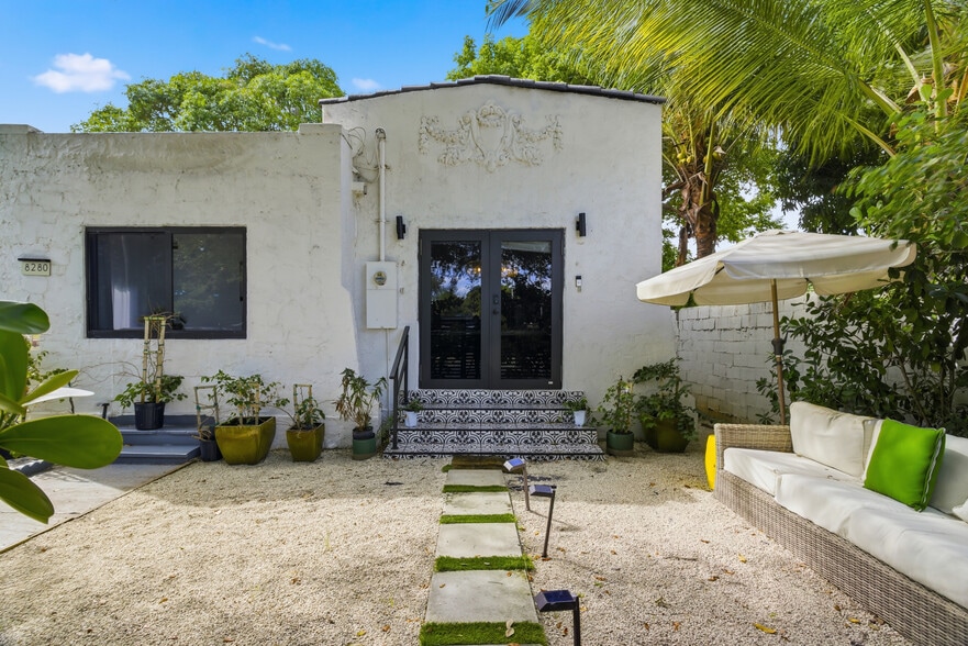 8270-8280 NE 1st Pl, Miami, FL for lease - Building Photo - Image 3 of 32