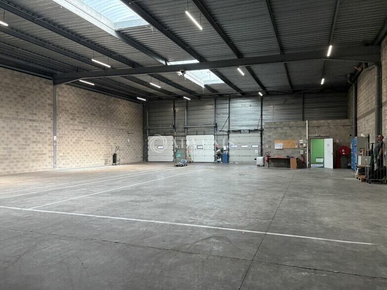 Industrial in Strasbourg for lease - Building Photo - Image 1 of 5