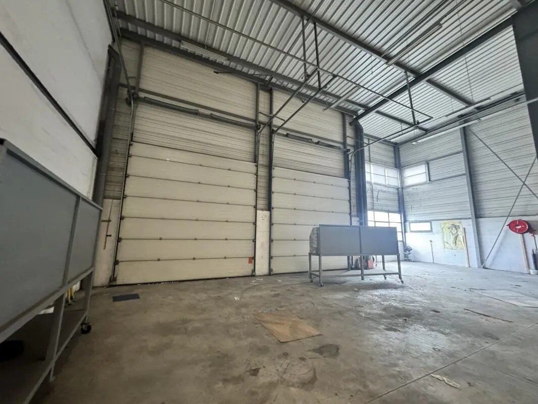 Office in Saint-Ouen-sur-Seine for lease Interior Photo- Image 1 of 13