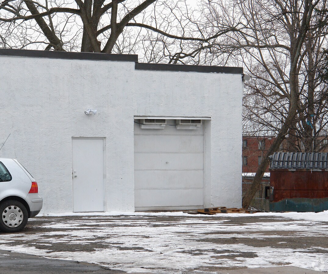 3537 New Britain Ave, Hartford, CT 06106