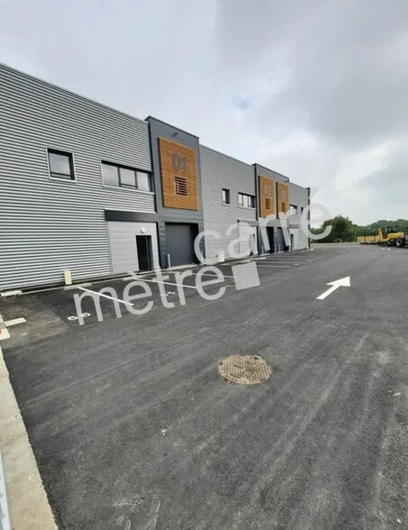 Flex in Saint-Herblain for lease - Building Photo - Image 2 of 12