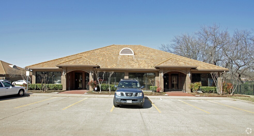 601-603 Matlock Centre Cir, Arlington, TX for sale - Building Photo - Image 1 of 1