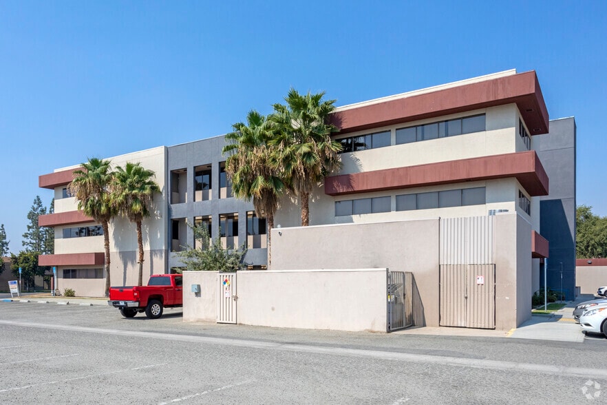 3550 Q St, Bakersfield, CA for lease - Building Photo - Image 2 of 28