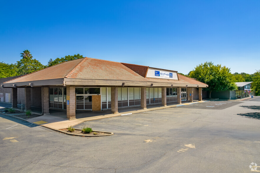 377-395 E Monte Vista Ave, Vacaville, CA for sale - Building Photo - Image 1 of 5