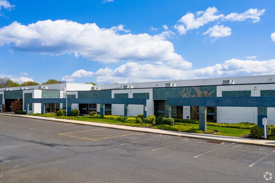 2091 Springdale Rd, Cherry Hill, NJ 08003