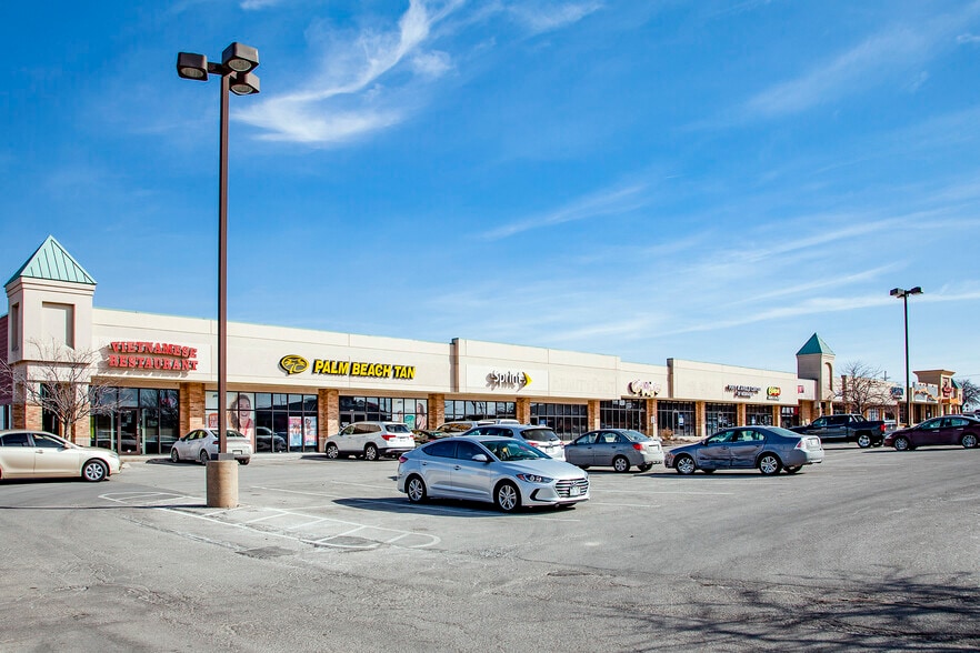 8013-8045 S 83rd Ave, La Vista, NE for lease - Building Photo - Image 1 of 8