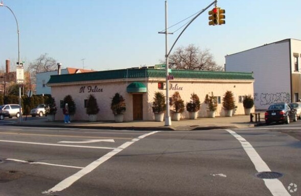 58-02 Northern Blvd, Woodside, NY for sale - Primary Photo - Image 1 of 1