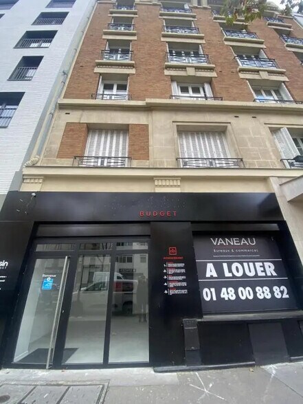 Retail in Boulogne-Billancourt for lease - Building Photo - Image 1 of 2