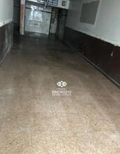 Retail in Paris for lease Interior Photo- Image 1 of 2