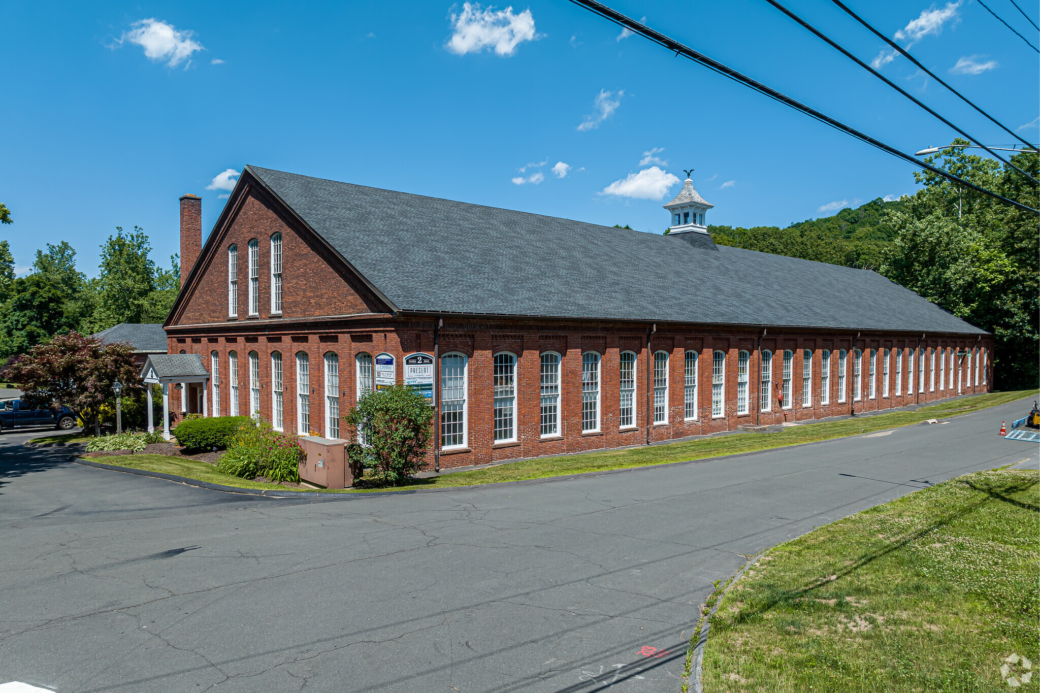 2 Tunxis Rd, Tariffville, CT for lease Building Photo- Image 1 of 14