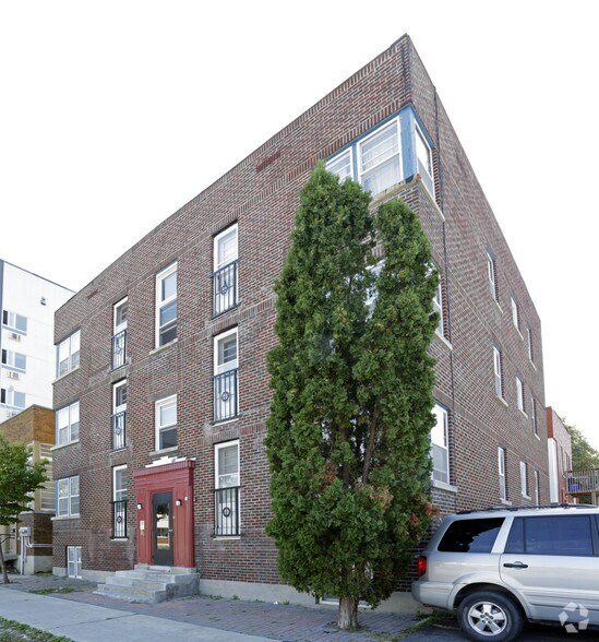 82 Beausoleil Dr, Ottawa, ON for sale - Primary Photo - Image 1 of 1