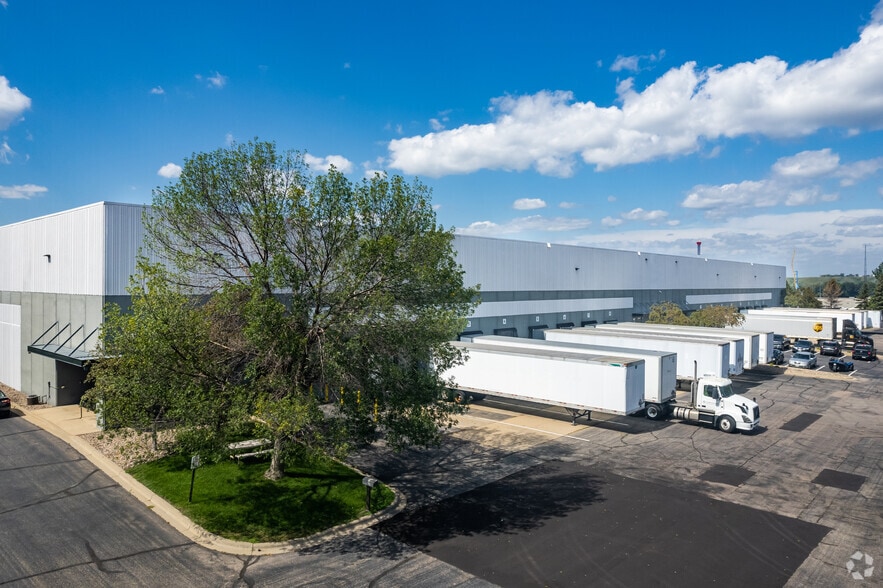 804 Valley Park Dr, Shakopee, MN for lease - Building Photo - Image 1 of 6