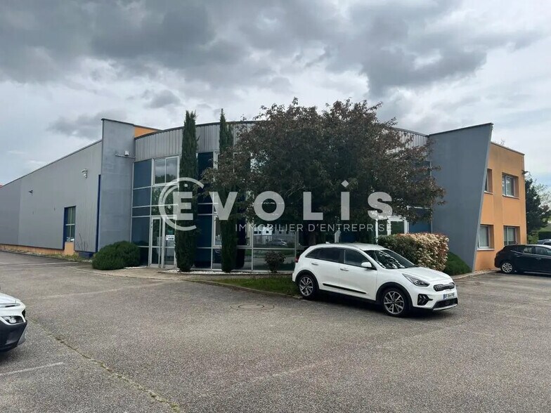 Office in Chaponost for lease - Building Photo - Image 1 of 20