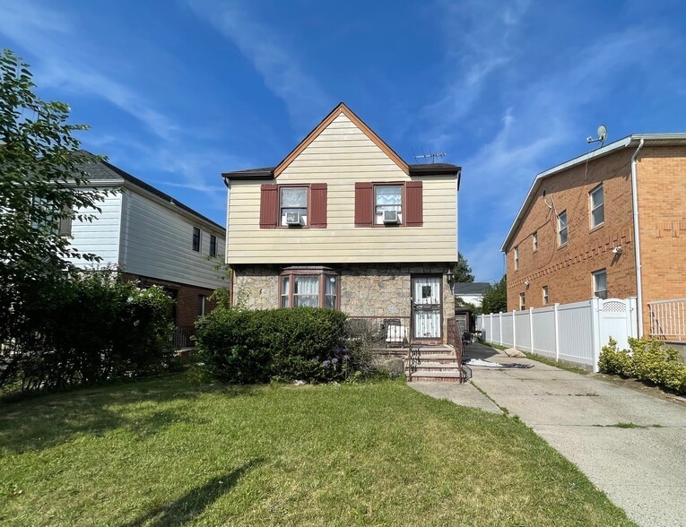 75-84 180 St, Fresh Meadows, NY for sale - Building Photo - Image 2 of 5