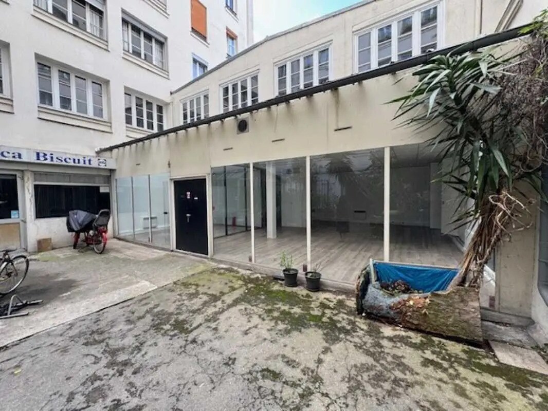 50 Rue De Montreuil, Paris for lease Building Photo- Image 1 of 10