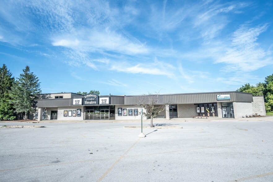 1361 Grand Ave, Hartford, WI for sale - Building Photo - Image 2 of 17