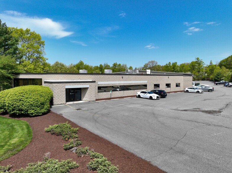 200 John Dietsch Blvd, North Attleboro, MA for lease - Building Photo - Image 3 of 44