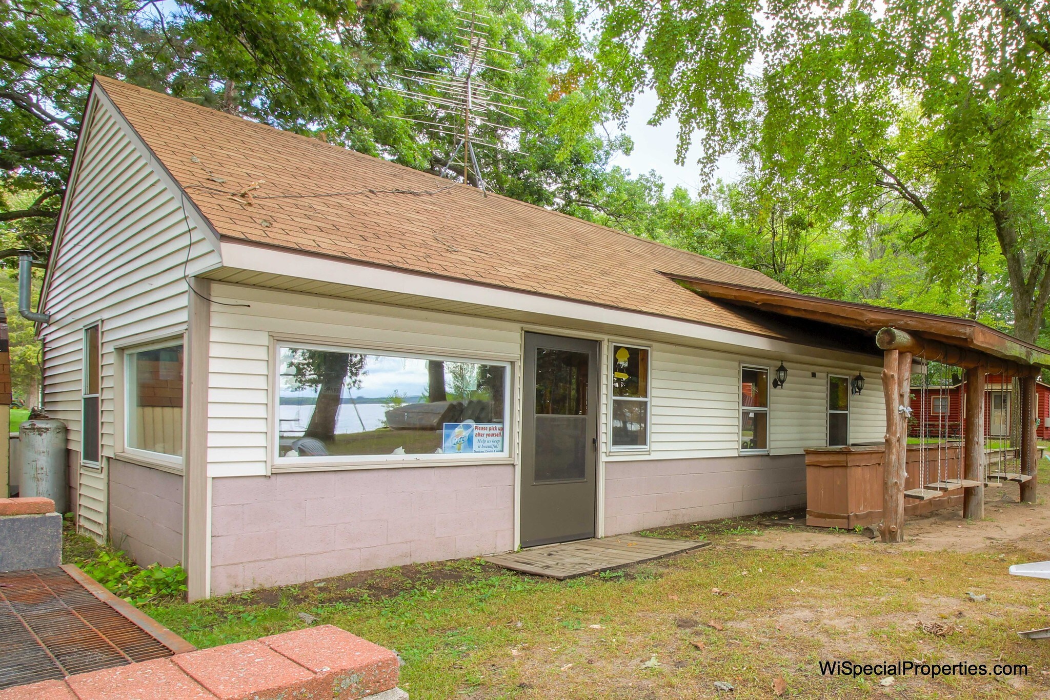 W505 Huron Bay Dr, Montello, WI 53949 Log Cabin Resort