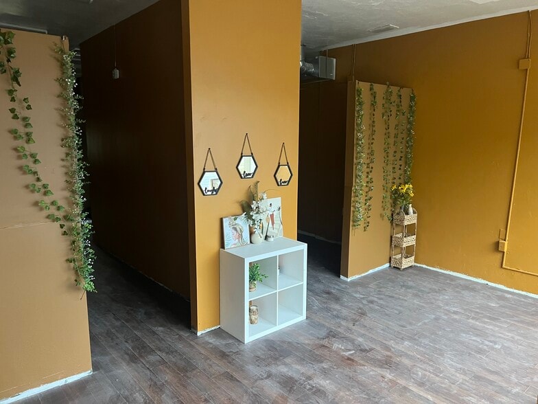 1766 Thomasville Road - Duval Plaza, Tallahassee, FL for lease - Building Photo - Image 3 of 6