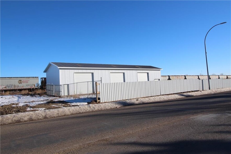 670 10th Ave, Carstairs, AB for sale - Primary Photo - Image 1 of 2