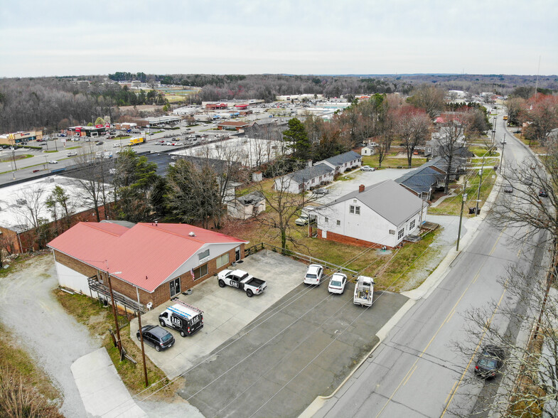 725 N Main St, Roxboro, NC 27573