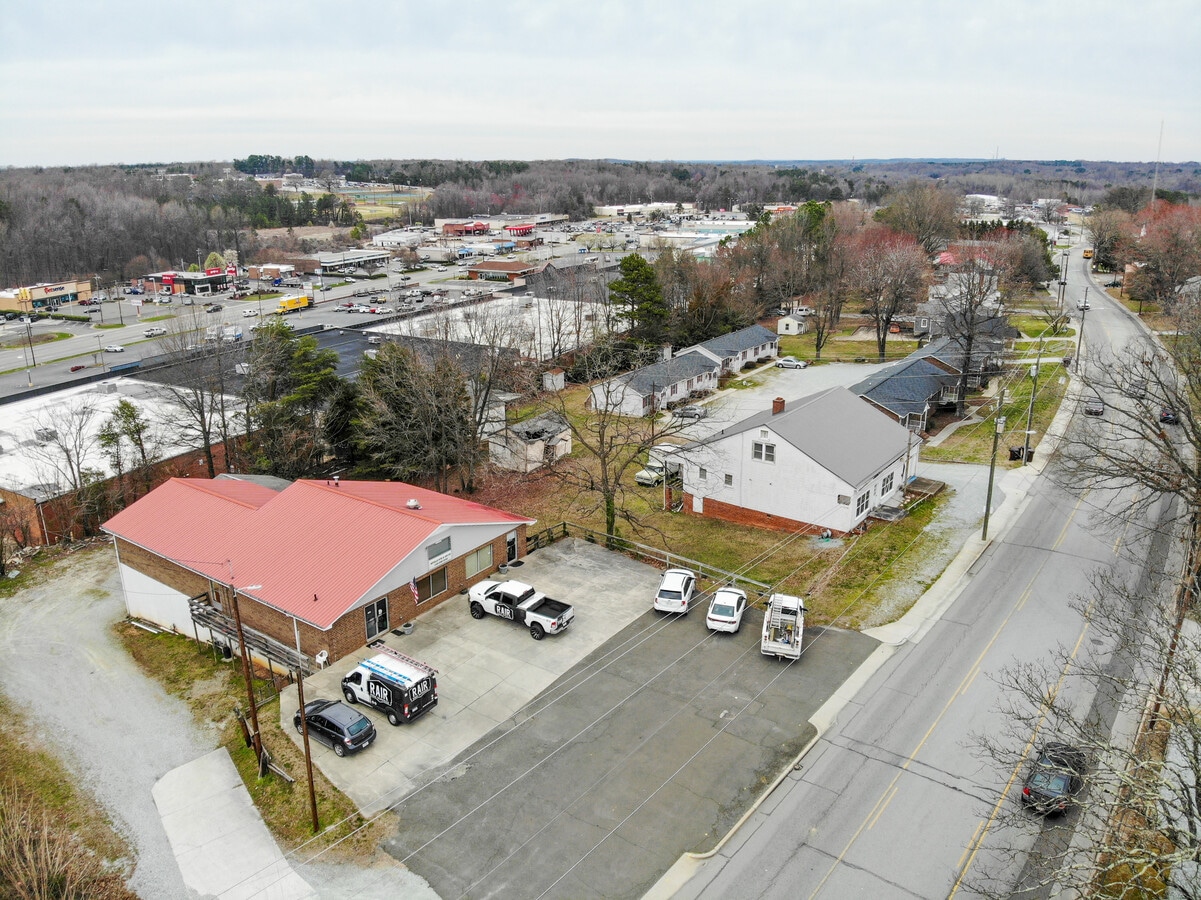 725 N Main St, Roxboro, NC 27573