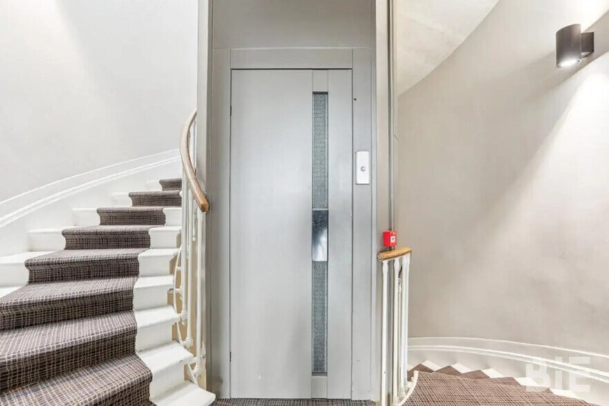 Office in Bordeaux for lease - Lobby - Image 3 of 6