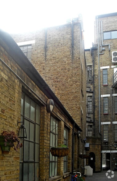 2 Sutton Ln, London for sale - Primary Photo - Image 1 of 1