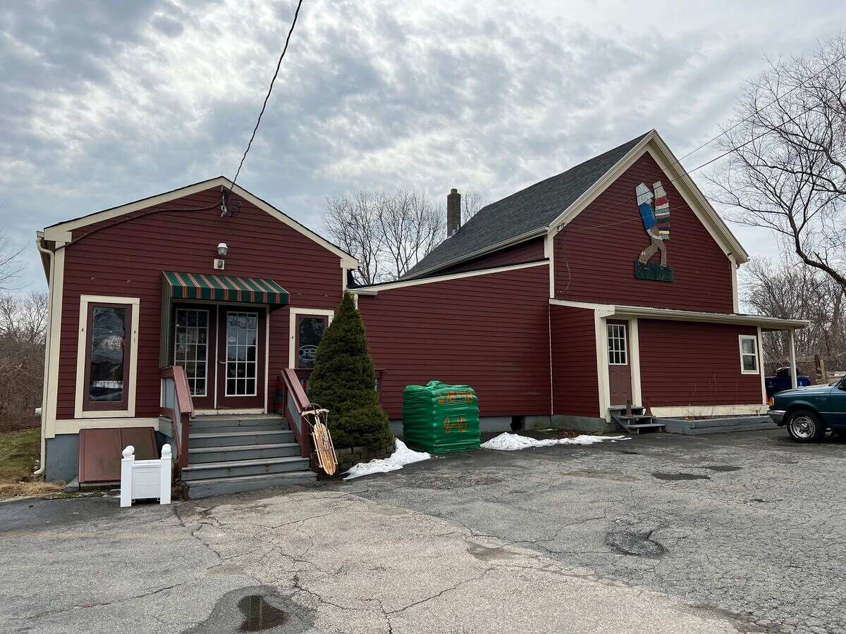 580 Hathaway Rd, New Bedford, MA 02740