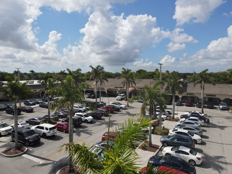 11210-11300 Pines Blvd, Pembroke Pines, FL for lease - Building Photo - Image 3 of 14