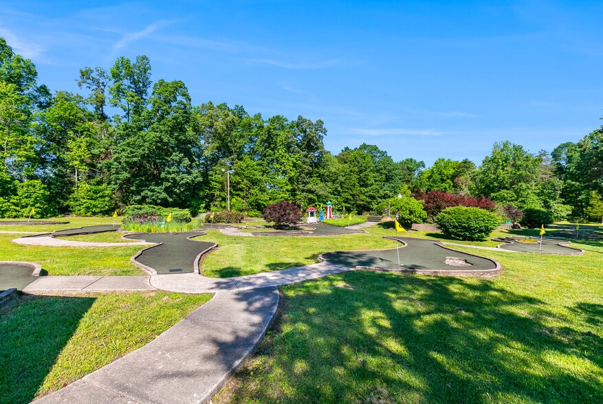 5075 Crain Highway portfolio of 2 properties for sale on LoopNet.com - Building Photo - Image 3 of 40