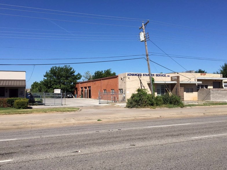 2711 Irving Blvd, Dallas, TX for lease - Primary Photo - Image 1 of 3