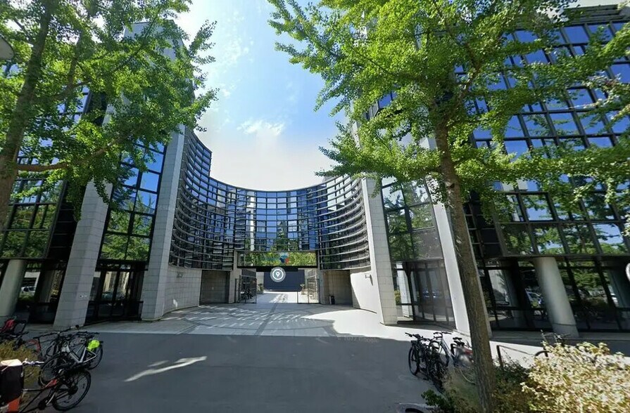 Office in Nantes for lease - Building Photo - Image 1 of 5