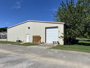 103 Center Point Rd, San Marcos, TX for lease Building Photo- Image 2 of 16