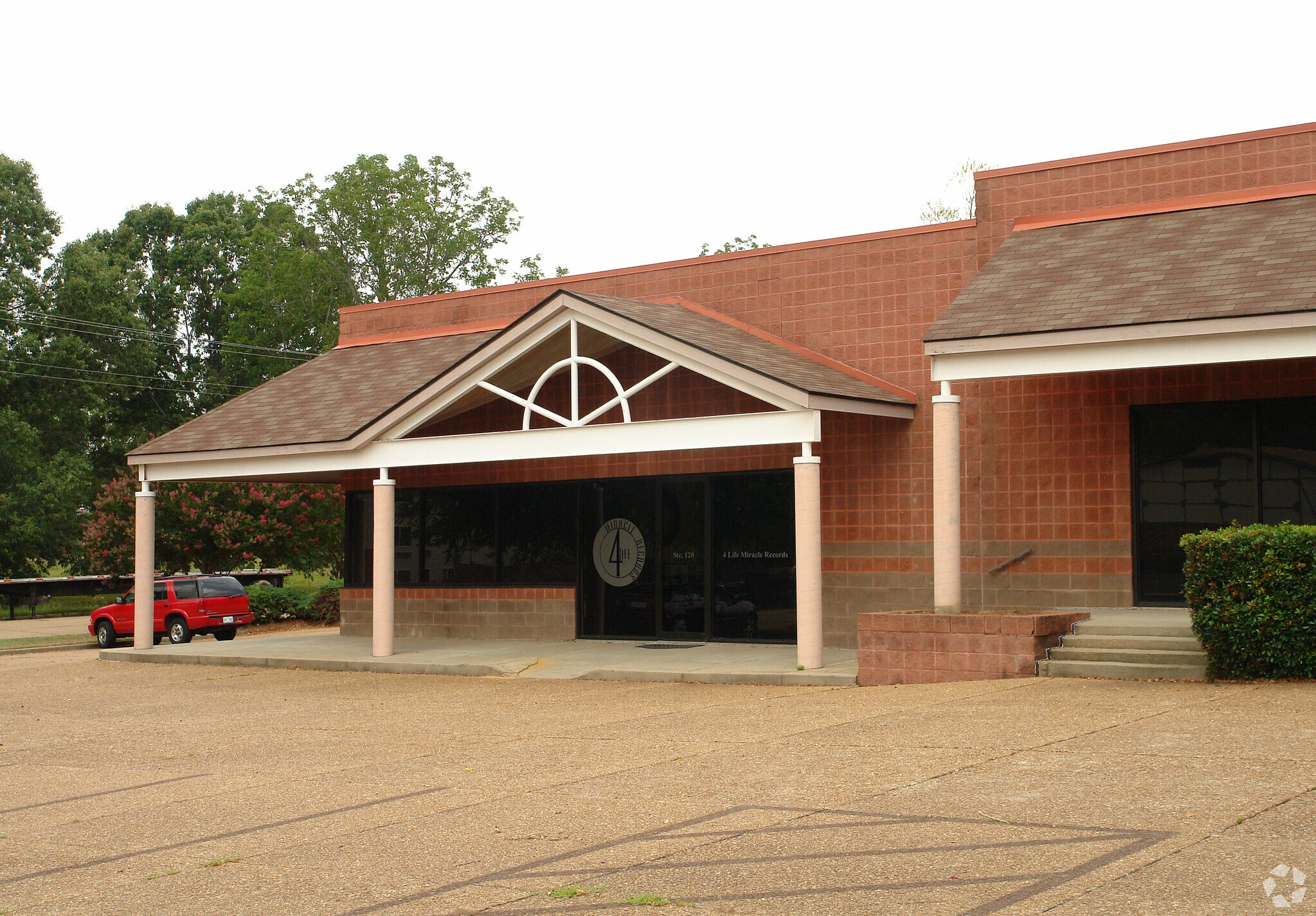 , Jackson, MS 39206 Briarwood Business Center