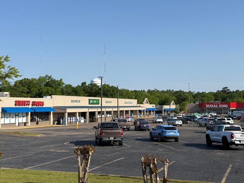 1615 E Shotwell St, Bainbridge, GA for lease - Building Photo - Image 2 of 32