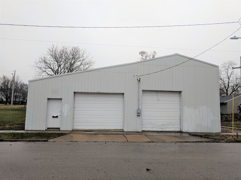 302 W Mill St Bloomington Il 61701 Flex Property For Sale