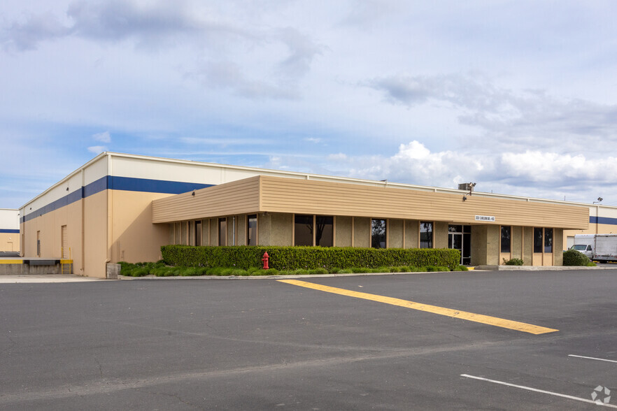 3131 S Willow Ave, Fresno, CA for lease - Building Photo - Image 1 of 5