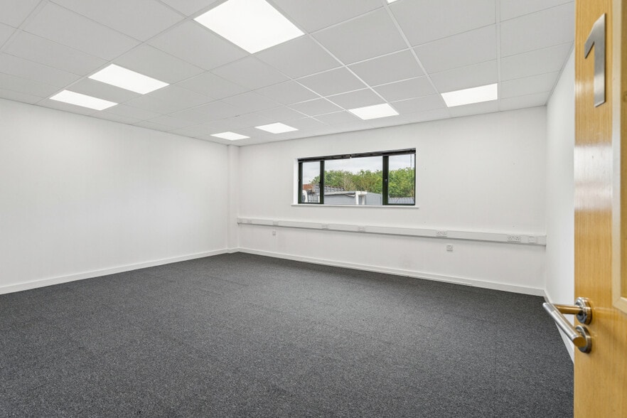 Bicester Rd, Westcott for lease - Building Photo - Image 3 of 8