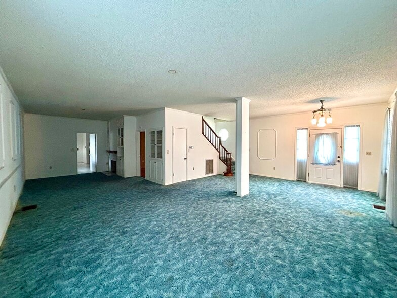 2714 W Manatee Ave, Bradenton, FL for sale - Interior Photo - Image 2 of 11