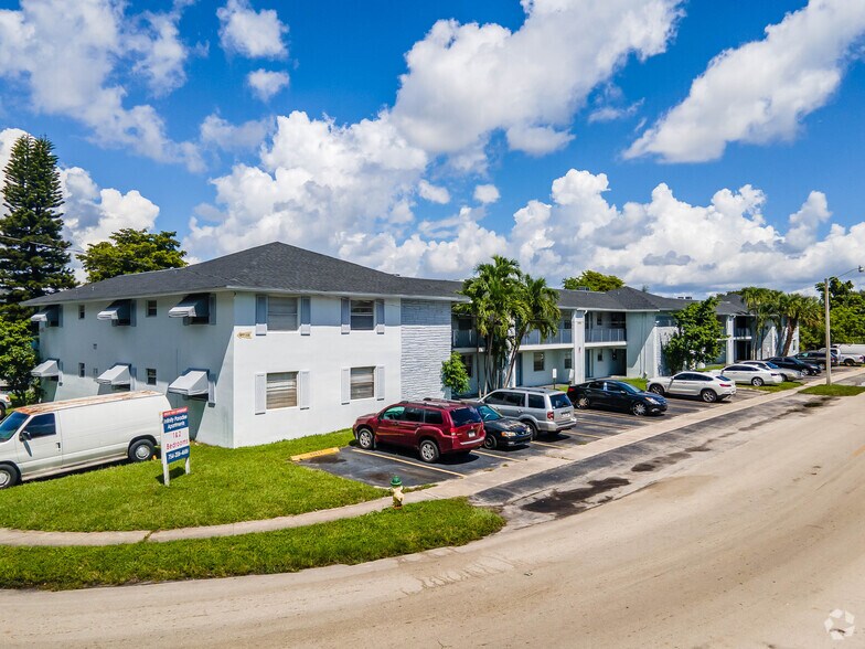 2221 NW 58th Ter, Lauderhill, FL for sale - Primary Photo - Image 1 of 1