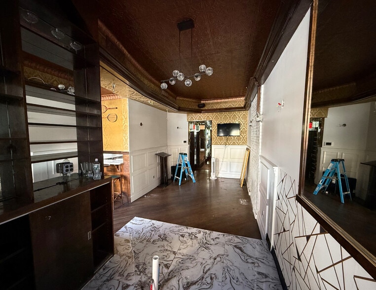 226 W 79th St, New York, NY for lease - Building Photo - Image 3 of 4