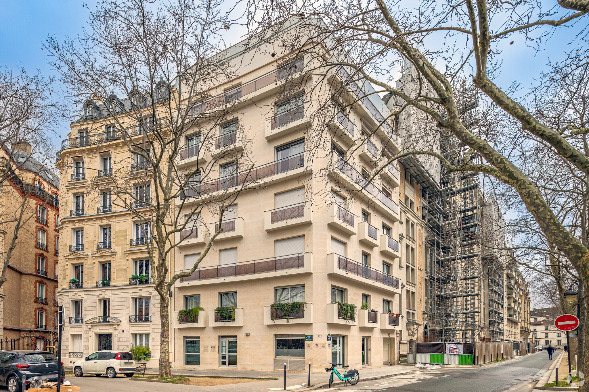 Multifamily in Paris for sale Primary Photo- Image 1 of 3