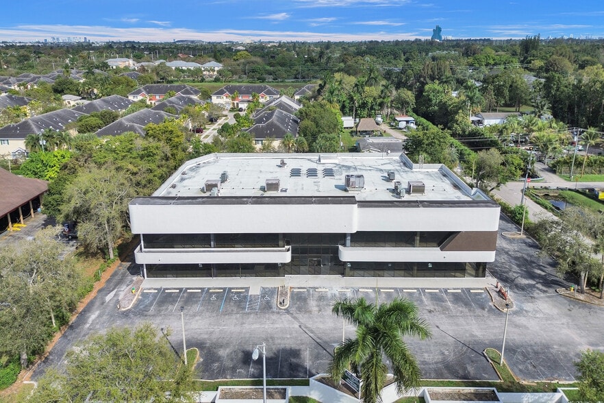 4690 S University Dr, Davie, FL for lease - Building Photo - Image 2 of 38