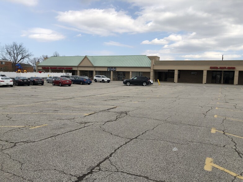 5722-5785 Chevrolet Blvd, Parma, OH for lease - Building Photo - Image 3 of 5