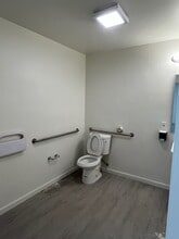 27538 Sierra Hwy, Santa Clarita, CA for lease Building Photo- Image 2 of 2