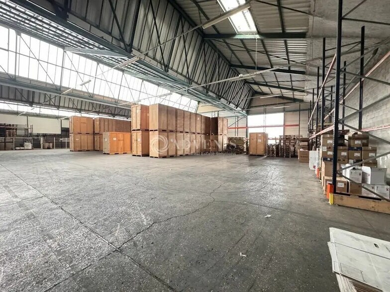 Flex in Mareuil-lès-Meaux for lease - Interior Photo - Image 3 of 9