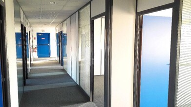 Office in Nanterre for lease Interior Photo- Image 2 of 5