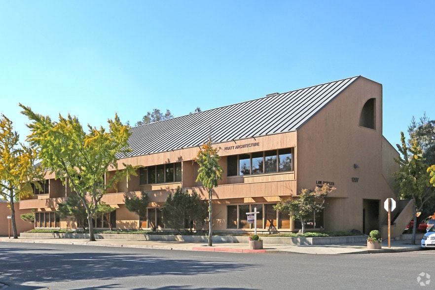 1207 13th St, Modesto, CA for lease - Building Photo - Image 1 of 4